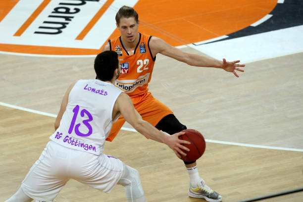 在场上对抗 在场上对抗