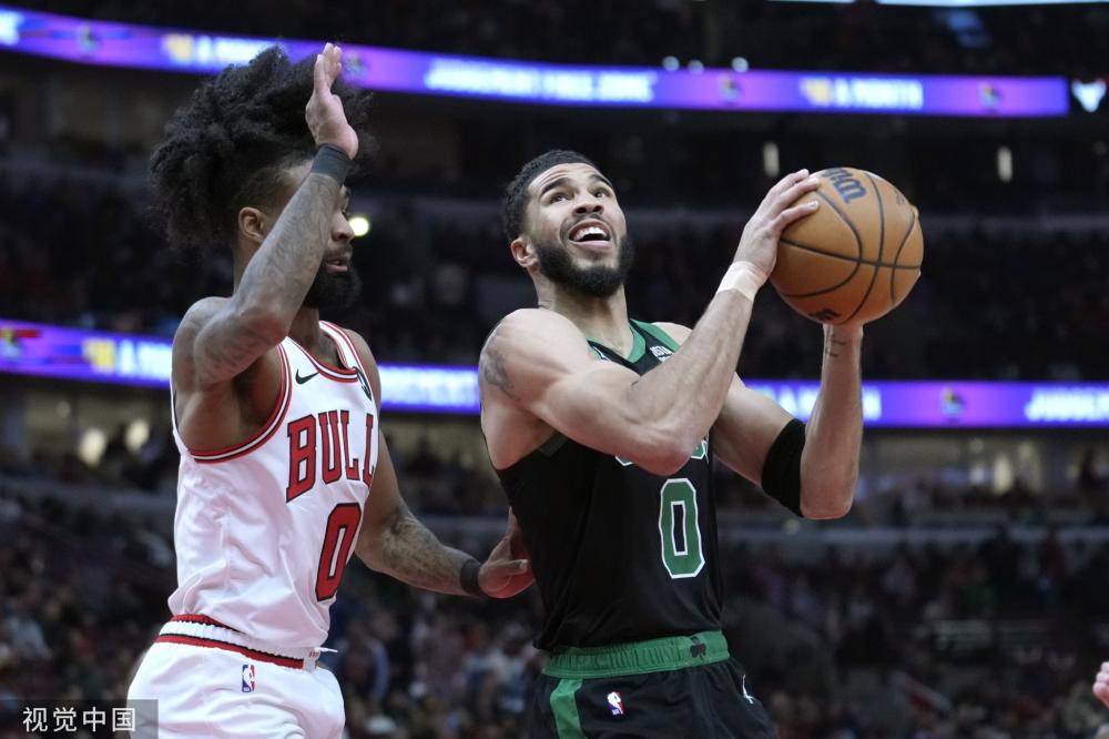 25岁！安东尼永久转会贝蒂斯告别曼联，坎坷经历后盼重寻足球快乐