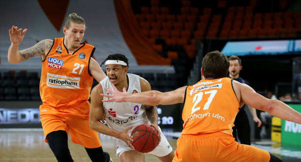 依然牢牢占 依然牢牢占