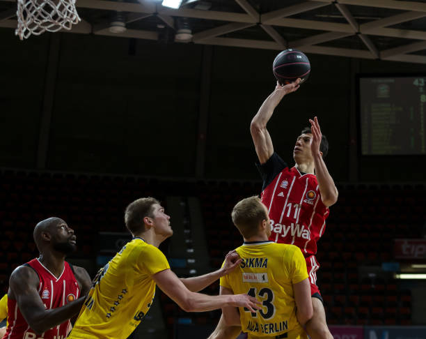 赛场更具威 赛场更具威