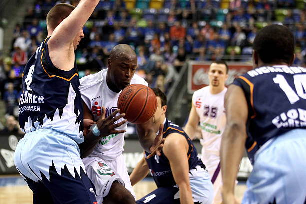 火箭队开场惊艳，10-2强势开局（火箭队闪电开局 10-2奠定优势）